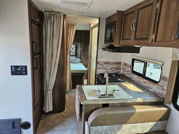 2020 Coachmen Freelander Value Leader 27QB - Image 6