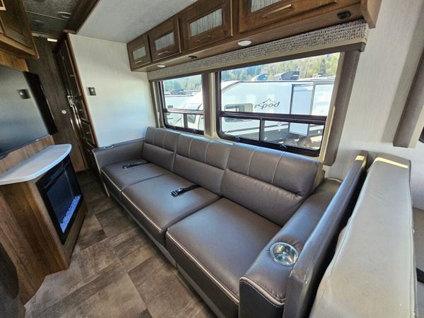 2020 Coachmen Mirada 32SS - Image 11