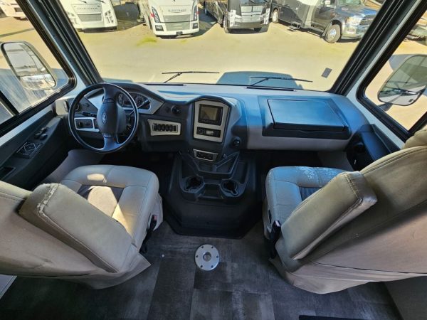 2020 Coachmen Mirada 32SS - Image 7
