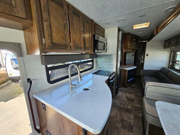 2020 Coachmen Mirada 32SS - Image 9