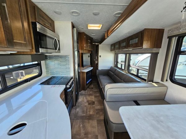 2020 Coachmen Mirada 32SS - Image 10