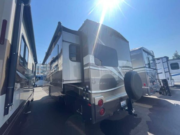 2020 Dynamax Isata 3 Series 24FWM - Image 3