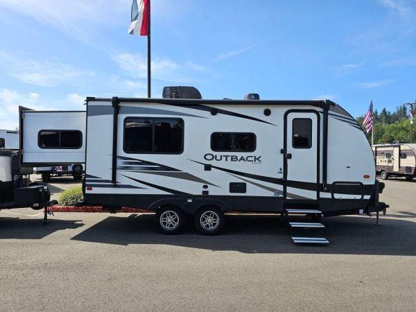 2020 Keystone Outback Ultra-Lite 210URS - Image 2
