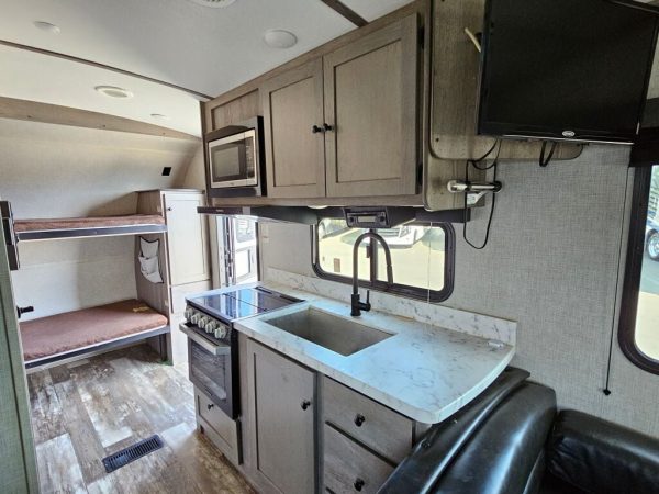 2020 Keystone Outback Ultra-Lite 210URS - Image 11