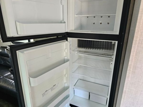 2020 Keystone Outback Ultra-Lite 210URS - Image 12
