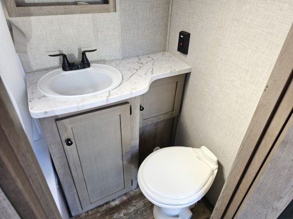 2020 Keystone Outback Ultra-Lite 210URS - Image 21