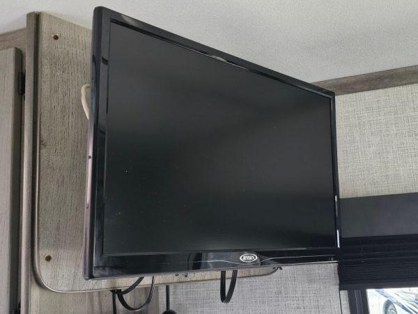 2020 Keystone Outback Ultra-Lite 210URS - Image 30