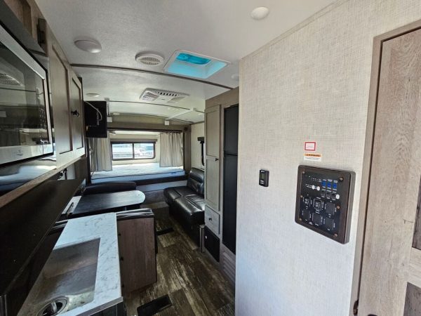 2020 Keystone Outback Ultra-Lite 210URS - Image 7