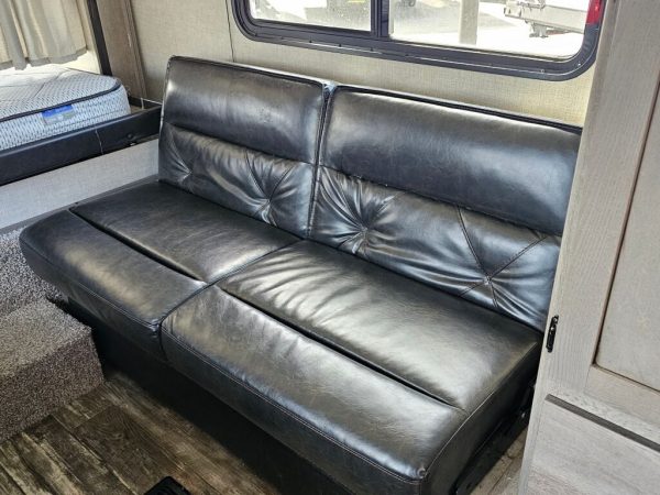 2020 Keystone Outback Ultra-Lite 210URS - Image 8