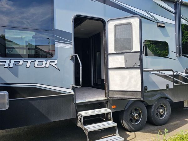 2020 Keystone Raptor 351 - Image 8