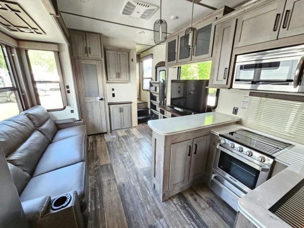 2020 Keystone Raptor 351 - Image 9