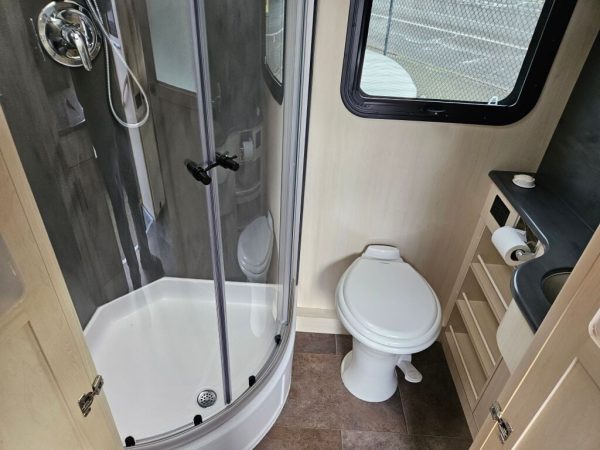 2020 Pleasure-Way Plateau XL XLTS - Image 11