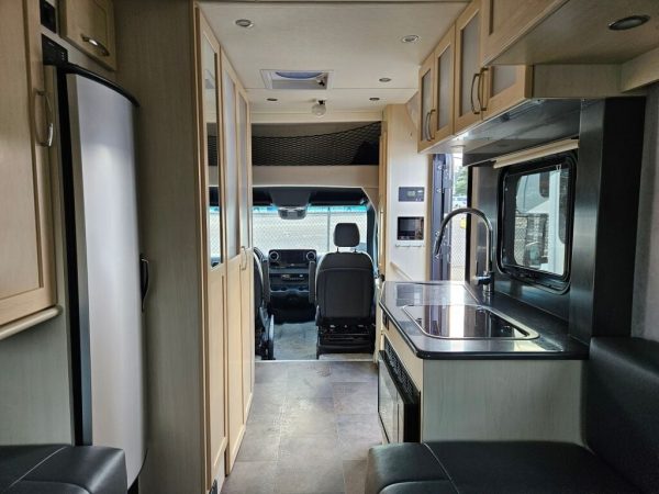 2020 Pleasure-Way Plateau XL XLTS - Image 9