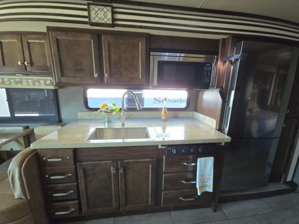 2020 Tiffin MotorHomes Allegro Red 33AL - Image 10