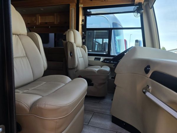 2020 Tiffin Motorhomes Allegro Breeze 33BR - Image 11