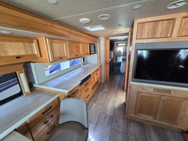 2020 Tiffin Motorhomes Allegro Breeze 33BR - Image 17