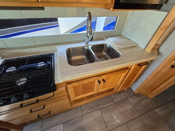 2020 Tiffin Motorhomes Allegro Breeze 33BR - Image 21