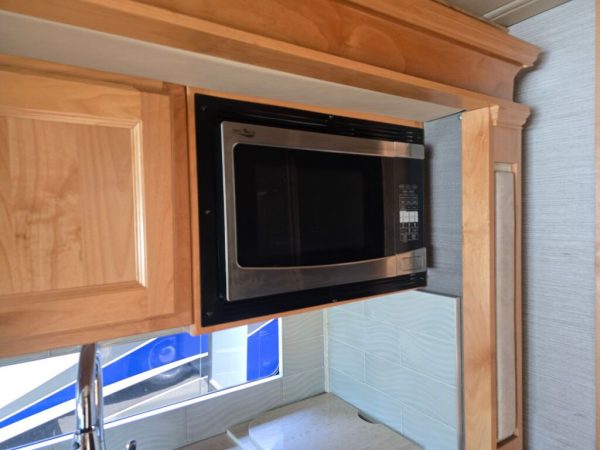 2020 Tiffin Motorhomes Allegro Breeze 33BR - Image 22