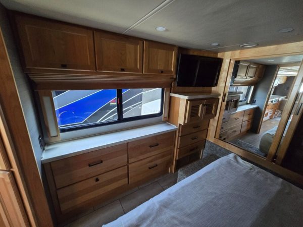 2020 Tiffin Motorhomes Allegro Breeze 33BR - Image 25