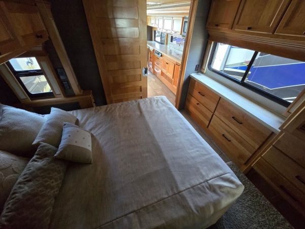 2020 Tiffin Motorhomes Allegro Breeze 33BR - Image 29