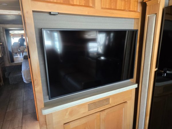 2020 Tiffin Motorhomes Allegro Breeze 33BR - Image 33