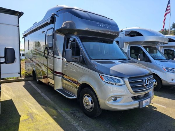 2020 Tiffin Motorhomes Wayfarer 25QW - Image 2