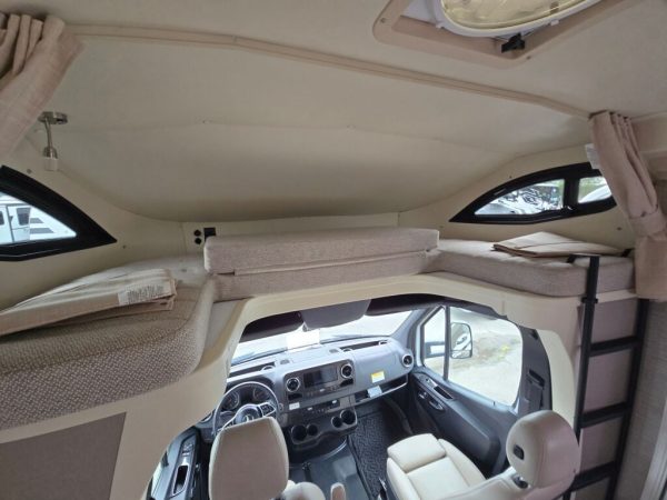 2020 Winnebago Navion 24J - Image 11