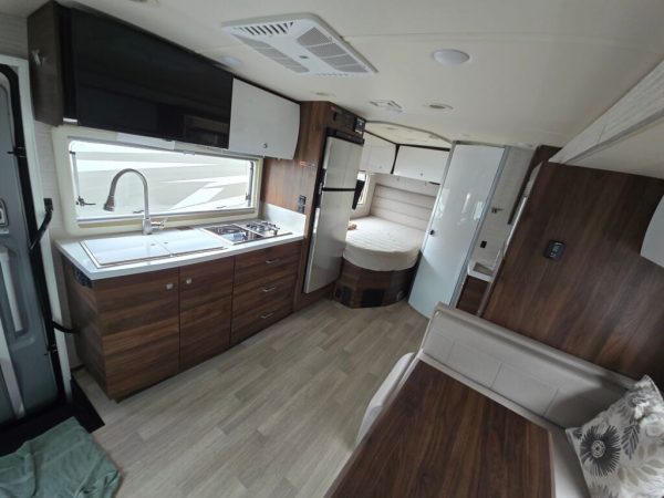 2020 Winnebago Navion 24J - Image 13