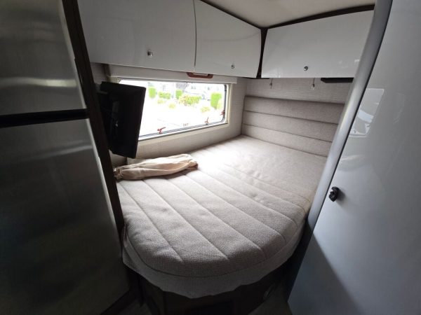 2020 Winnebago Navion 24J - Image 17