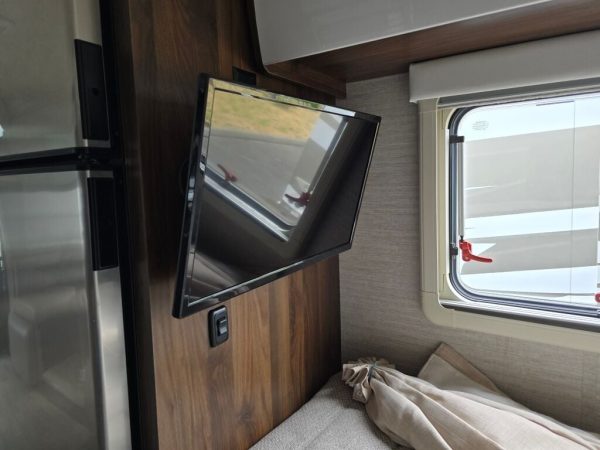 2020 Winnebago Navion 24J - Image 18