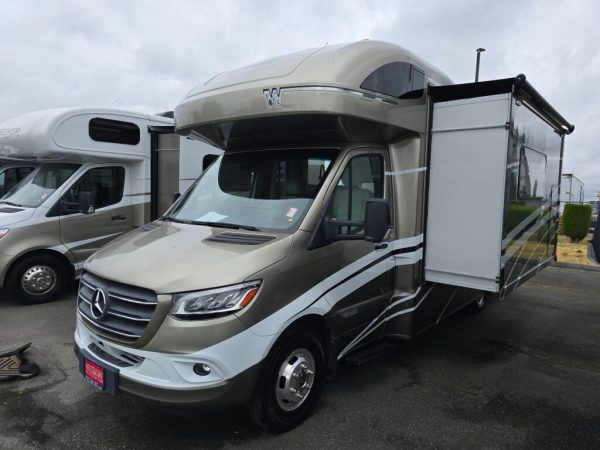 2020 Winnebago Navion 24J - Image 3