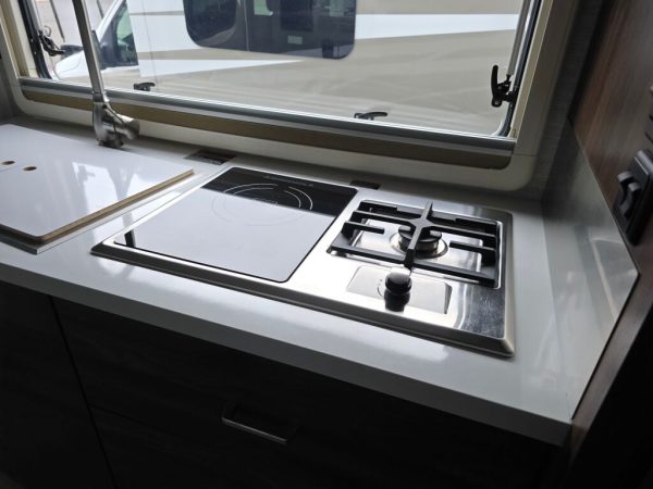 2020 Winnebago Navion 24J - Image 21