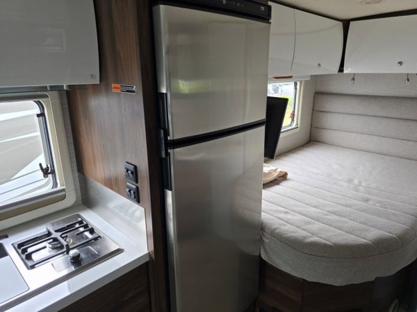 2020 Winnebago Navion 24J - Image 24