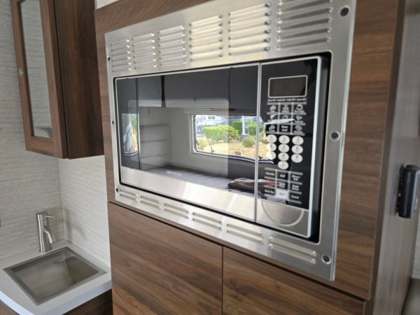 2020 Winnebago Navion 24J - Image 25
