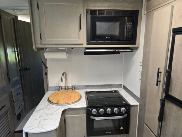 2021 Coachmen Freelander Premier 26DS - Image 20