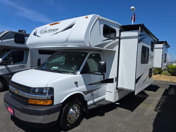 2021 Coachmen Freelander Premier 26DS - Image 3