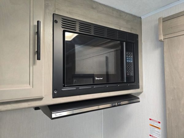 2021 Coachmen Freelander Premier 26DS - Image 23