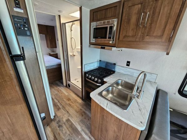 2021 Coachmen Pursuit 27XP - Image 12
