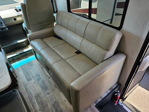 2021 Coachmen Pursuit 27XP - Image 9