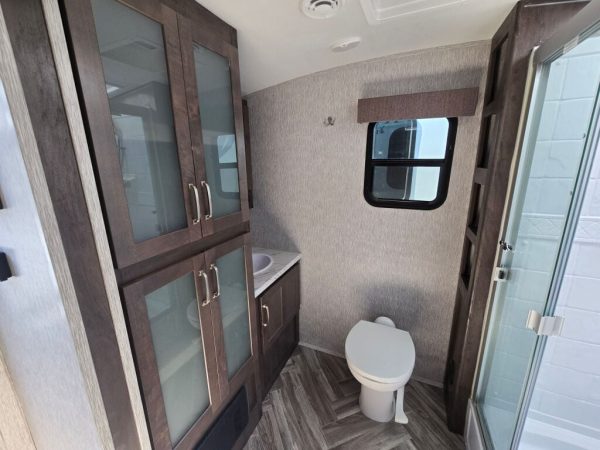 2021 Dutchmen Astoria Travel Trailer 2203RB - Image 5