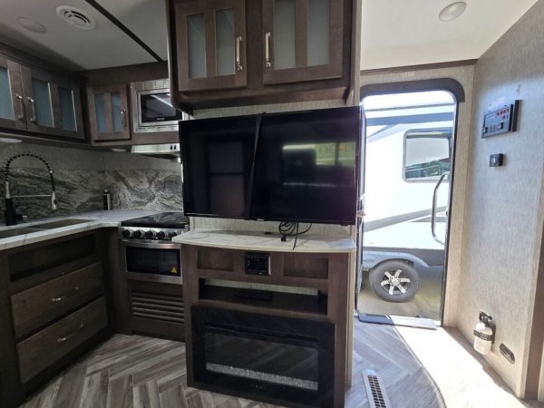 2021 Dutchmen Astoria Travel Trailer 2203RB - Image 7