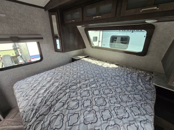 2021 Dutchmen Astoria Travel Trailer 2203RB - Image 10