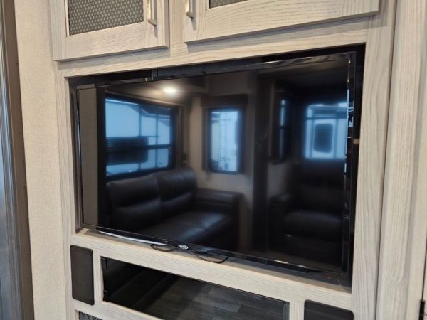 2021 Keystone Montana High Country 330RL - Image 37