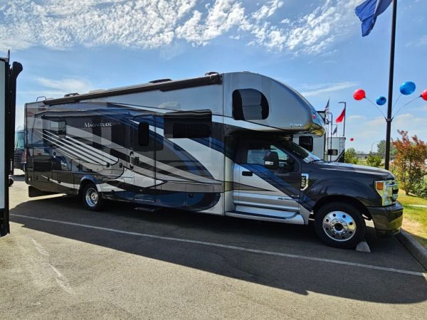 2021 Thor Motor Coach Magnitude Super C RB34 - Image 2