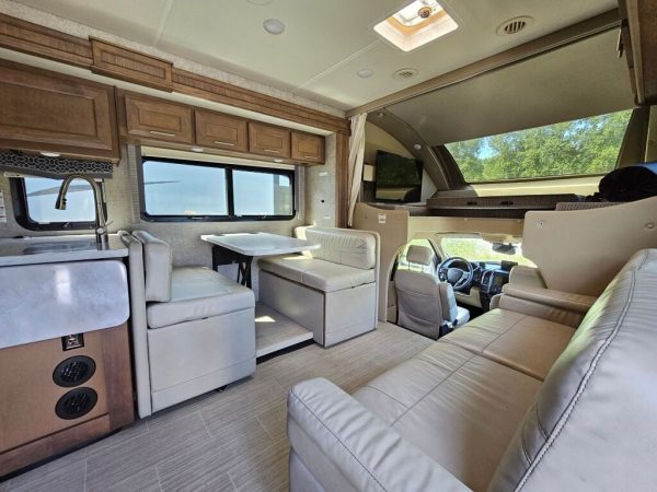 2021 Thor Motor Coach Magnitude Super C RB34 - Image 15