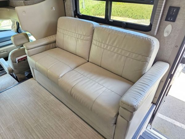 2021 Thor Motor Coach Magnitude Super C RB34 - Image 16