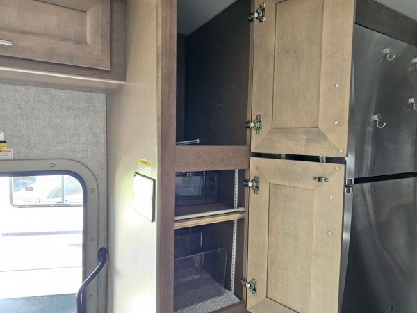 2021 Thor Motor Coach Magnitude Super C RB34 - Image 26