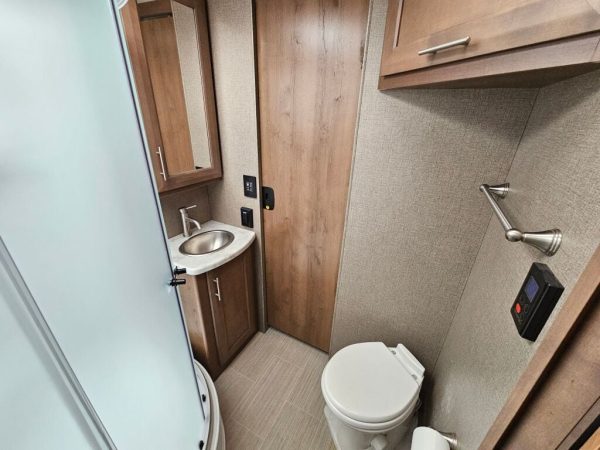 2021 Thor Motor Coach Magnitude Super C RB34 - Image 37