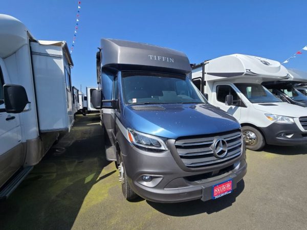 2021 Tiffin Motorhomes Wayfarer 25RW - Image 2
