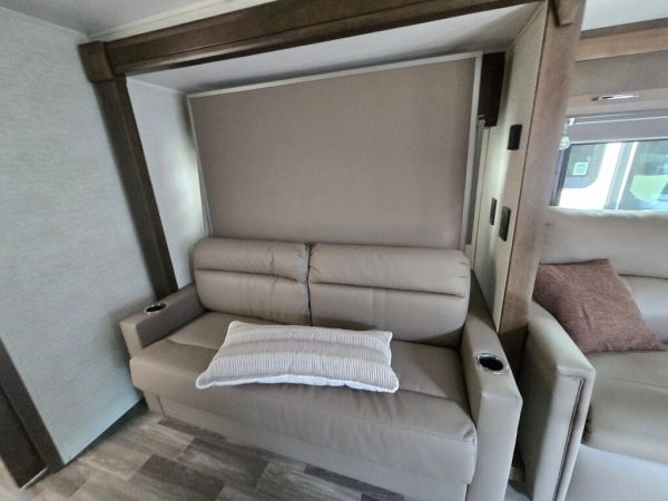 2021 Tiffin Motorhomes Wayfarer 25RW - Image 11